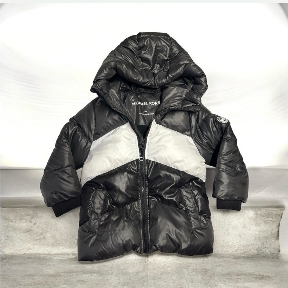 Michael Kors Kids Puffer Jacket in Black and White